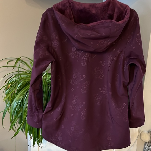 Women’s whit Sierra fall, spring jacket, size medium. In great condition. - Picture 2 of 3